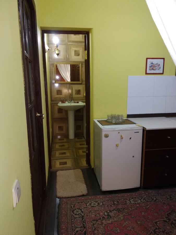 Apartment On Dzhonua Street Szuhumi Kültér fotó